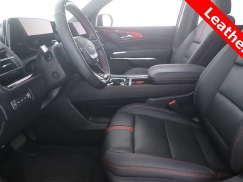 Used 2025 Chevrolet Traverse RS AWD/4WD image 16