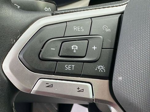 Certified 2022 Volkswagen Taos SE w/ Panoramic Sunroof Package image 19