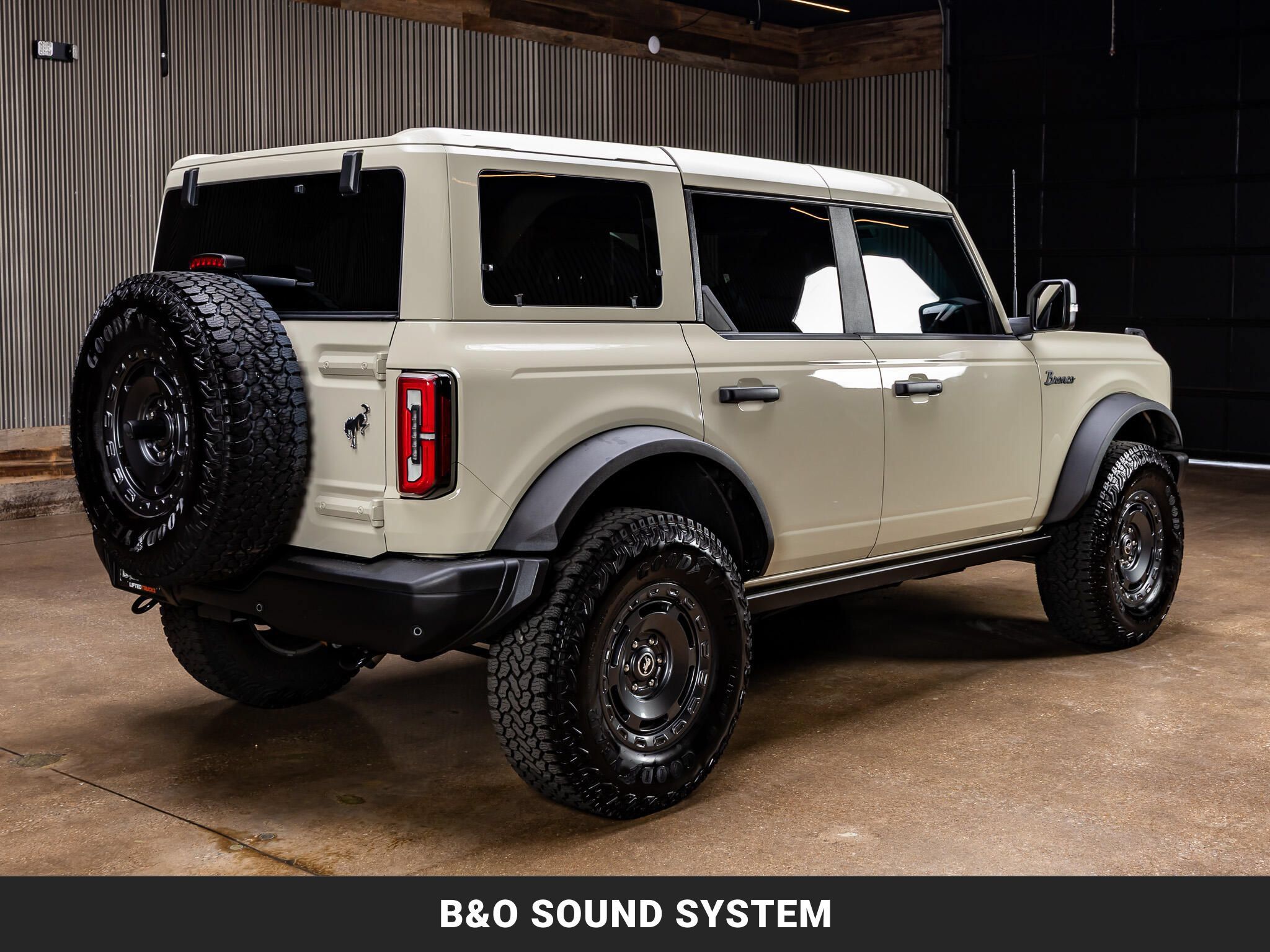 Used 2025 Ford Bronco Badlands AWD/4WD image 9
