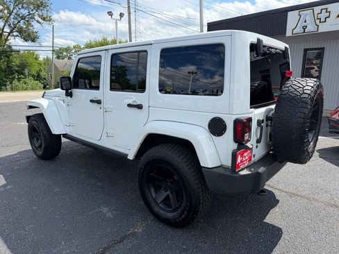 Used 2015 Jeep Wrangler Unlimited Sahara AWD/4WD image 8