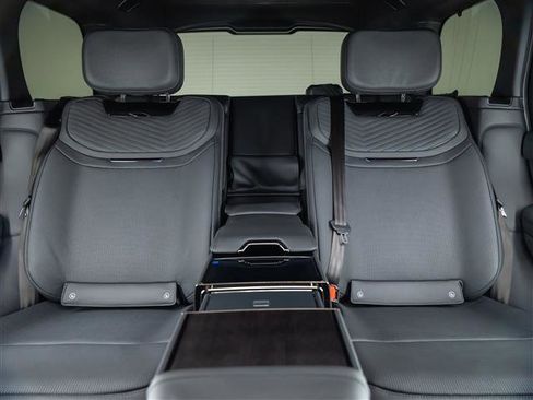 New 2026 Land Rover Range Rover SV AWD/4WD image 18