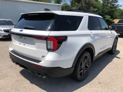 Used 2025 Ford Explorer ST AWD/4WD image 4