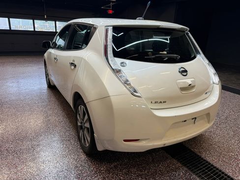 Used 2014 Nissan Leaf SL w/ Premium Package FWD image 5