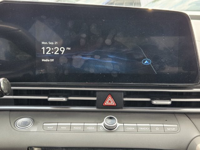 Used 2025 Hyundai Elantra SEL FWD image 24