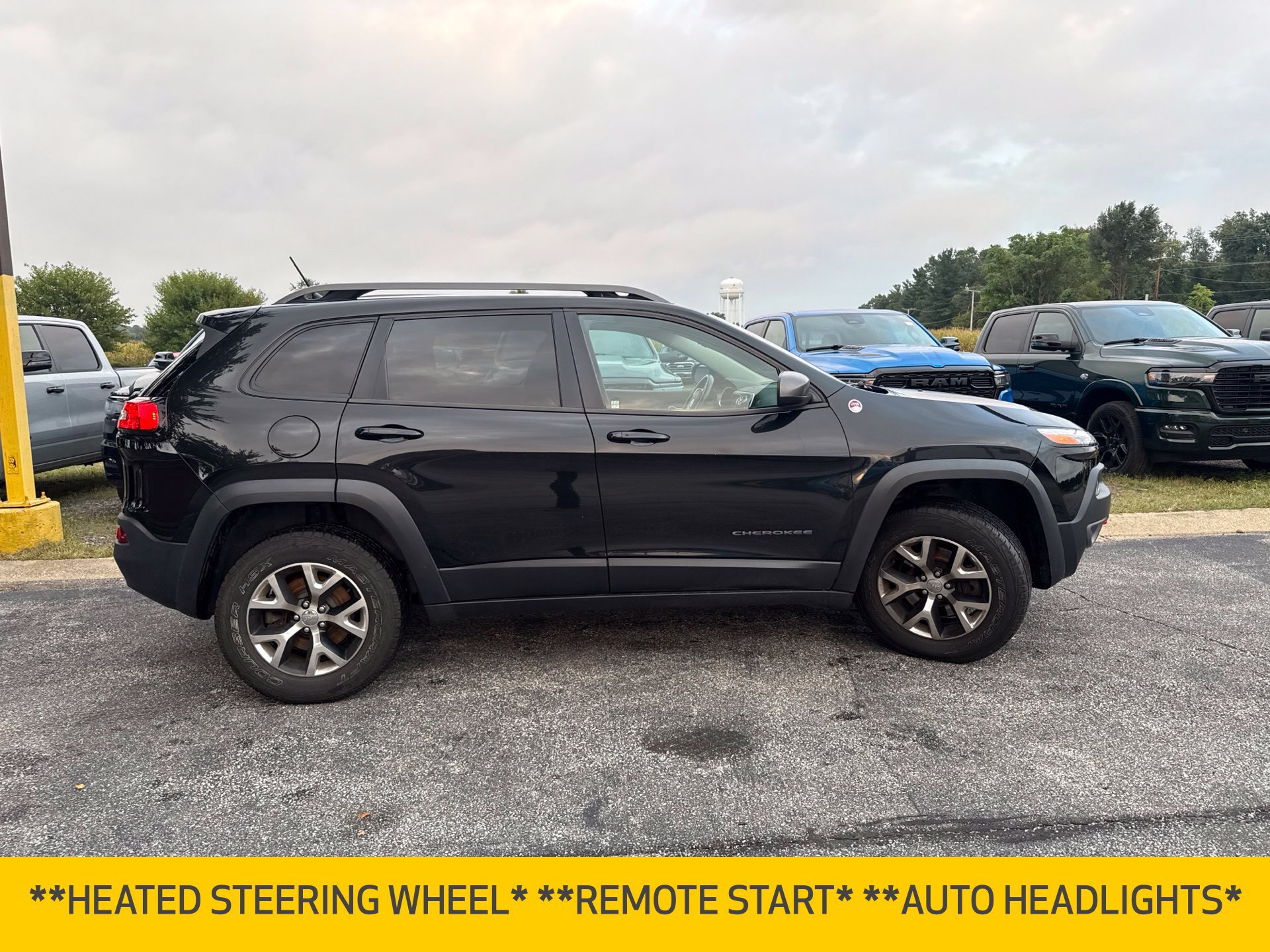 Used 2014 Jeep Cherokee Trailhawk w/ Comfort/Convenience Group AWD/4WD image 7