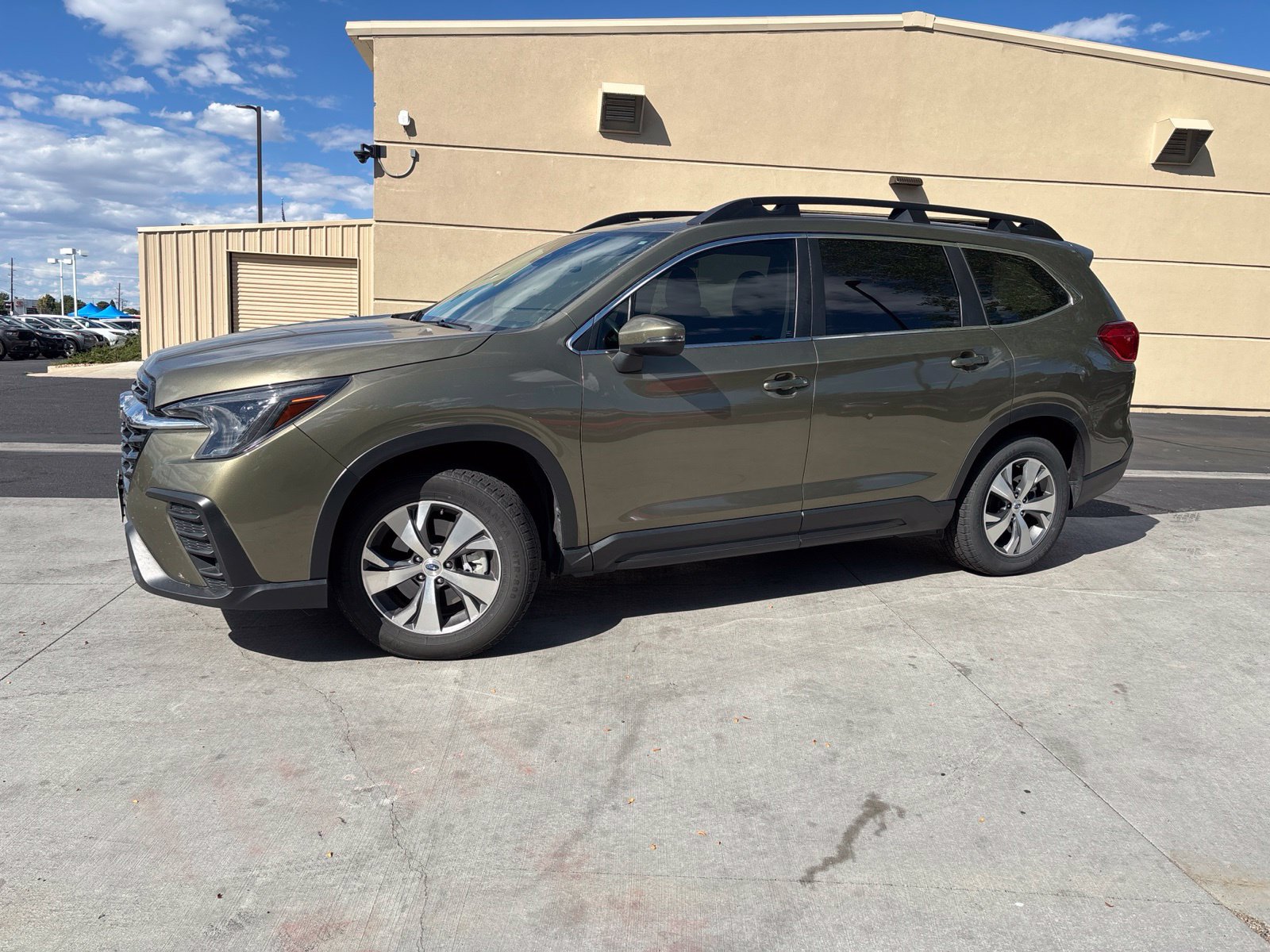 Used 2023 Subaru Ascent Premium w/ Convenience Package AWD/4WD image 1