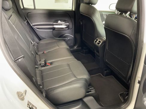 Used 2022 Mercedes-Benz GLB 250 4MATIC image 23