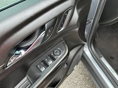 Used 2021 GMC Acadia SLT w/ Technology Package FWD image 23
