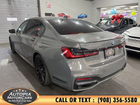Used 2022 BMW 740i w/ M Sport Package RWD image 3