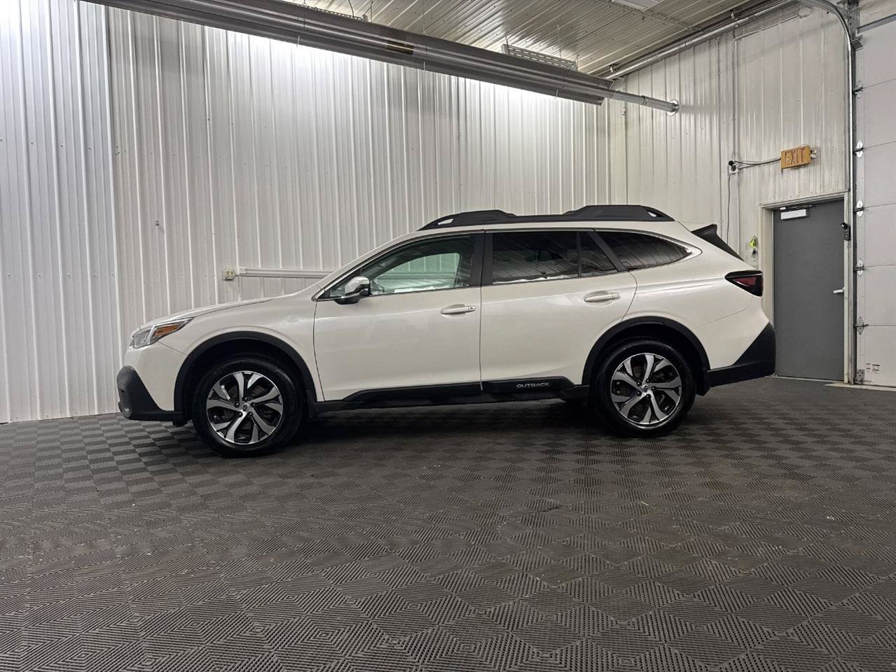 Used 2020 Subaru Outback Limited AWD/4WD image 2