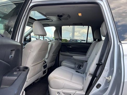 Used 2019 Honda Pilot Touring image 14