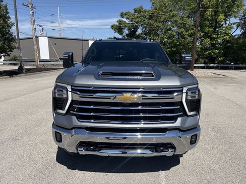 Used 2025 Chevrolet Silverado 3500 LTZ w/ LTZ Convenience Package AWD/4WD image 5
