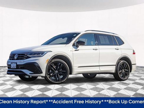 Used 2022 Volkswagen Tiguan SE R-Line AWD/4WD image 2