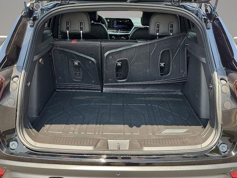 Used 2024 Chevrolet Trax RS w/ Sunroof Package FWD image 8