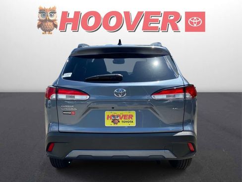 Used 2025 Toyota Corolla Cross LE FWD image 3