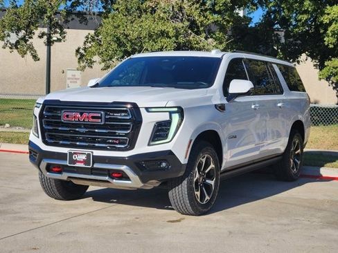 Used 2025 GMC Yukon XL AT4 w/ AT4 Premium Package image 12