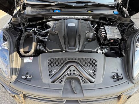 Used 2024 Porsche Macan S image 48