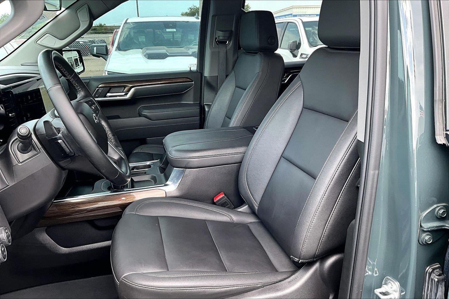 Used 2025 Chevrolet Silverado 1500 LT Trail Boss w/ LT Trail Boss Premium Package AWD/4WD image 23