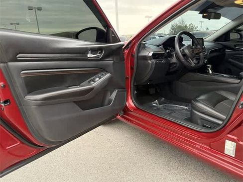 Used 2021 Nissan Altima 2.5 SR w/ SR Premium Package image 10