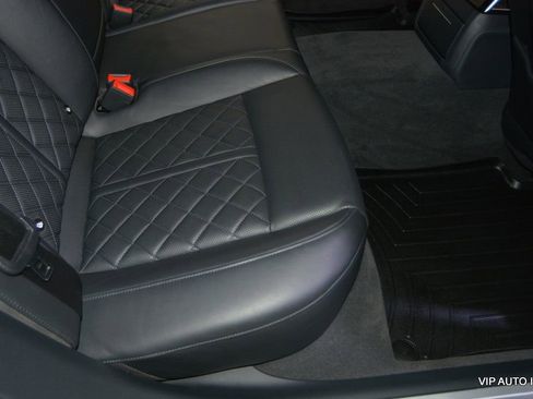 Used 2020 Audi S8 L w/ S8 Executive Package image 27