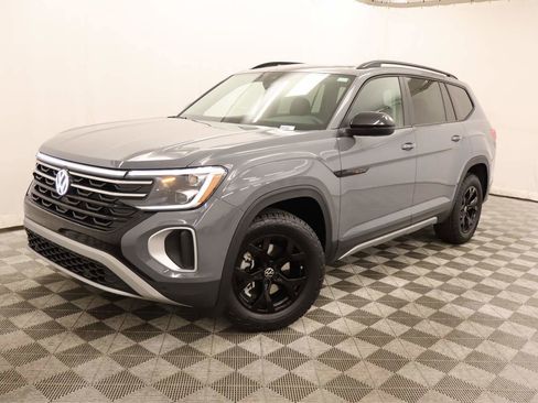 New 2026 Volkswagen Atlas Peak Edition AWD/4WD image 1
