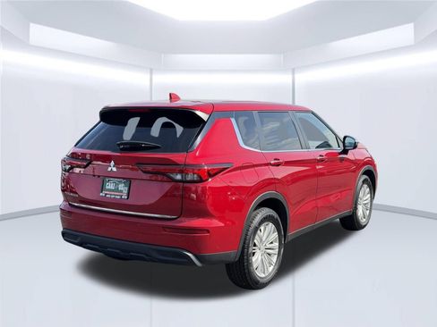 Used 2022 Mitsubishi Outlander ES AWD/4WD image 5