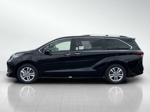 New 2025 Toyota Sienna Limited image 4