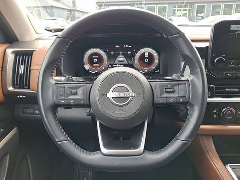 Used 2022 Nissan Pathfinder Platinum w/ Cargo Package AWD/4WD image 16