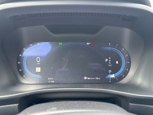 Used 2025 Volvo XC40 B5 Core image 9