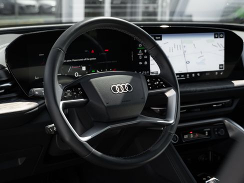 Certified 2025 Audi Q5 Premium w/ Premium Plus AWD/4WD image 11