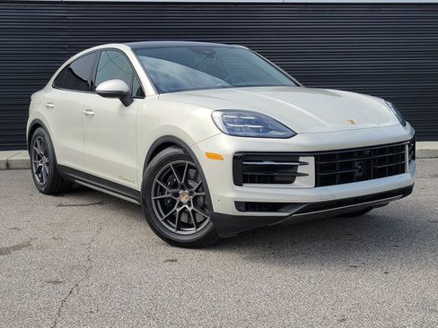 Certified 2025 Porsche Cayenne S AWD/4WD image 9