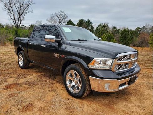 Used 2018 RAM 1500 Laramie w/ Convenience Group AWD/4WD image 21
