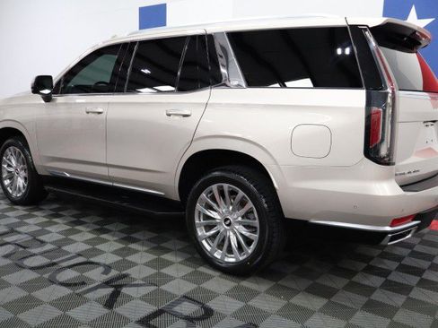 Used 2021 Cadillac Escalade Premium Luxury w/ LPO, Illumination Package AWD/4WD image 5
