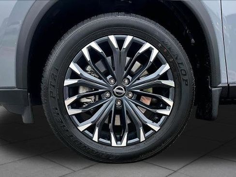 Certified 2025 Nissan Rogue SL w/ Tech Package FWD image 11