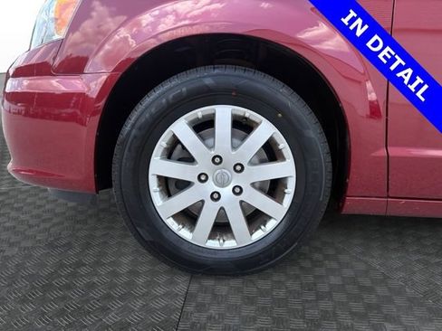 Used 2015 Chrysler Town & Country Touring FWD image 14