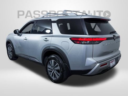 Certified 2025 Nissan Pathfinder SL AWD/4WD image 5