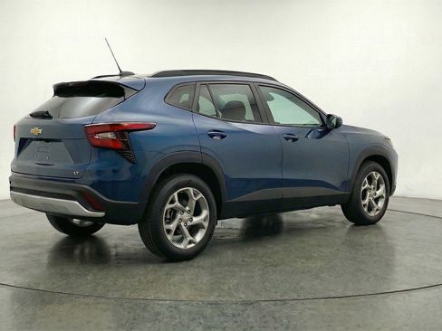 Used 2025 Chevrolet Trax LT FWD image 9