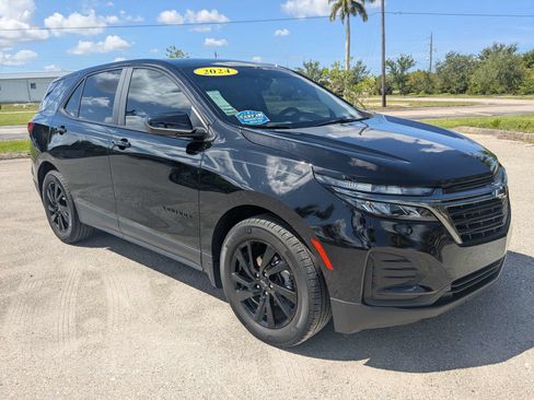 Used 2024 Chevrolet Equinox LS w/ LS Convenience Package FWD image 2