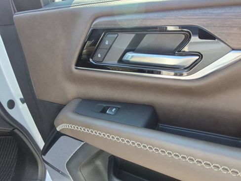 Certified 2025 GMC Yukon Denali Ultimate AWD/4WD image 30