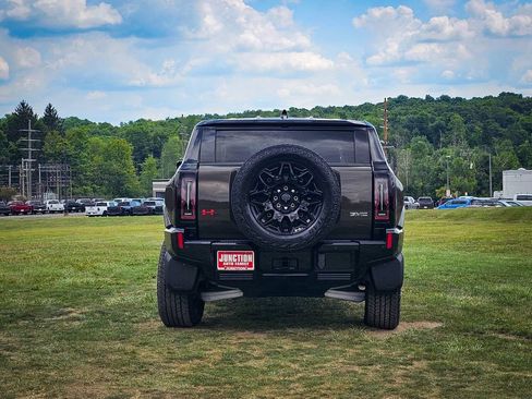 Used 2025 GMC Hummer EV 2X w/ LPO, Illumination Package AWD/4WD image 4