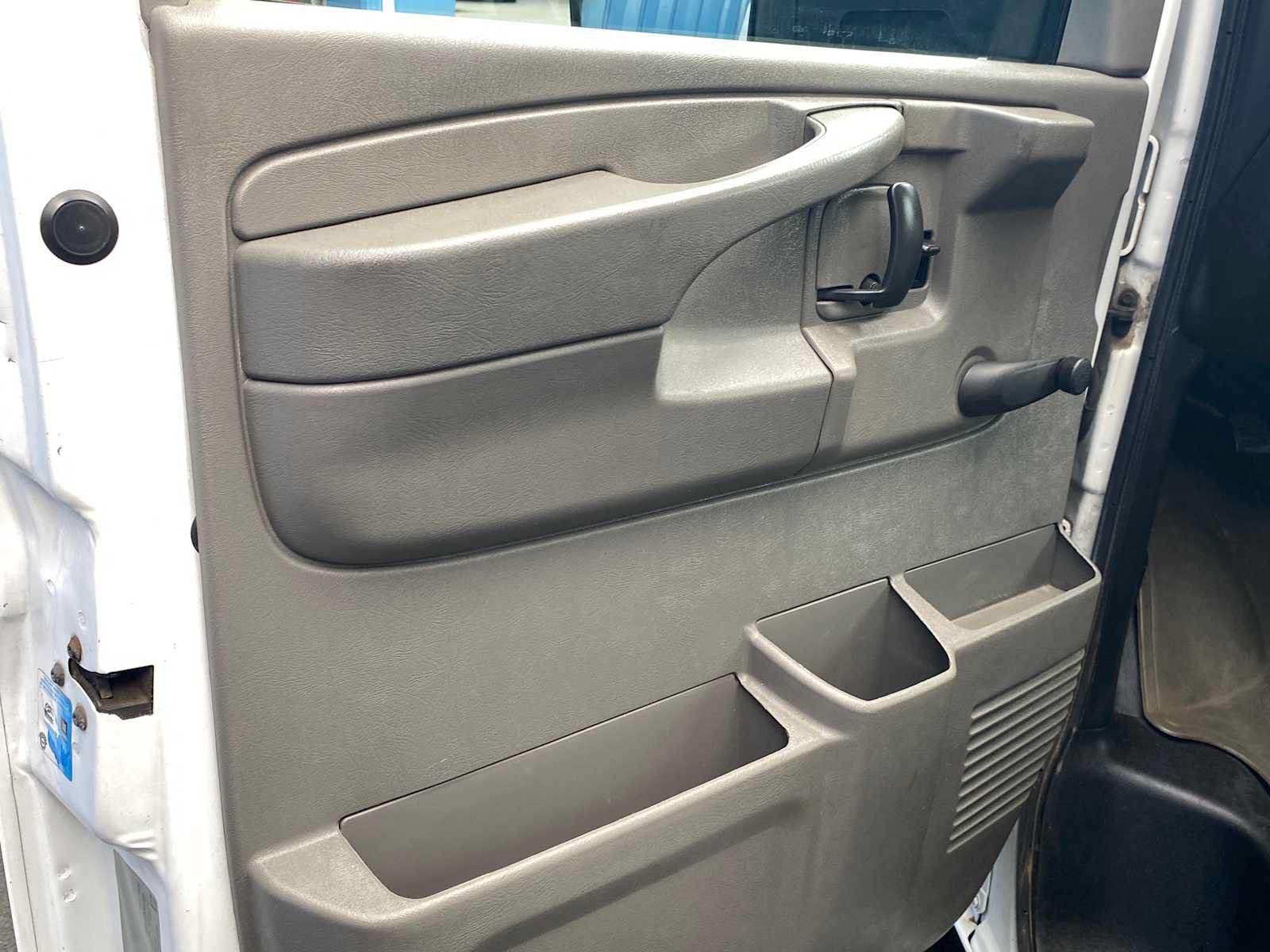 Used 2015 GMC Savana 3500 RWD image 25