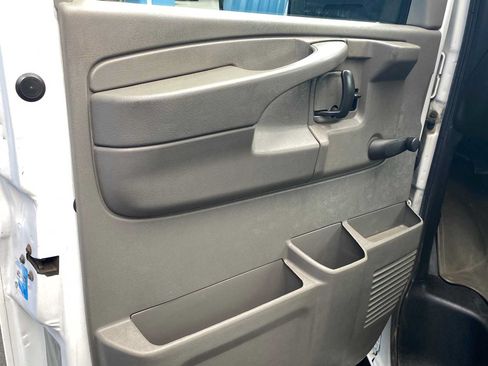 Used 2015 GMC Savana 3500 RWD image 25