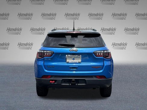 Used 2024 Chevrolet Trax RS FWD image 9