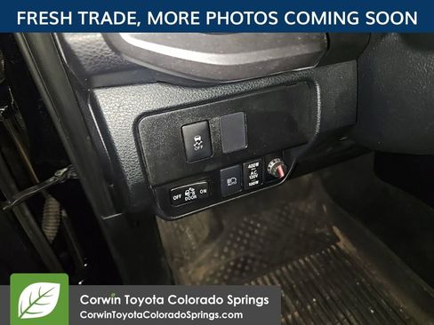 Used 2021 Toyota Tacoma SR5 w/ Trail Edition image 9