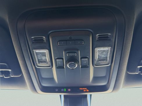 Used 2022 GMC Yukon XL SLT w/ SLT Luxury Package image 71