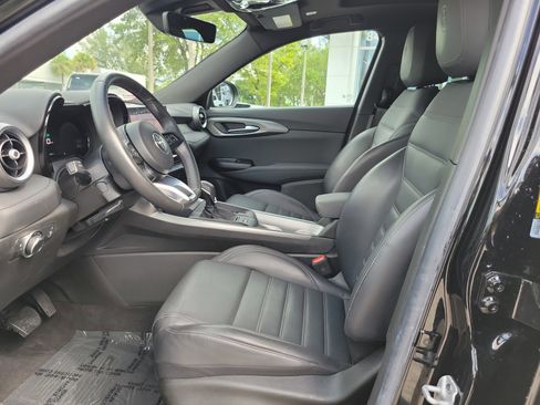 Used 2024 Alfa Romeo Tonale Ti w/ Premium Interior Package image 12