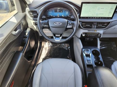 Certified 2025 Ford Escape Platinum w/ Premium Technology Package image 13
