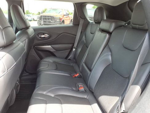 Used 2020 Jeep Cherokee Latitude Plus w/ Cold Weather Group AWD/4WD image 9