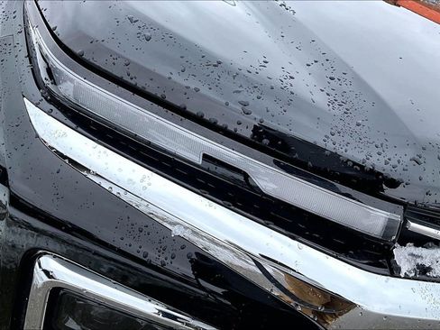 Used 2025 Chevrolet Traverse LT image 33