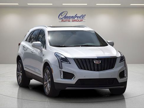 Used 2025 Cadillac XT5 Premium Luxury FWD image 2